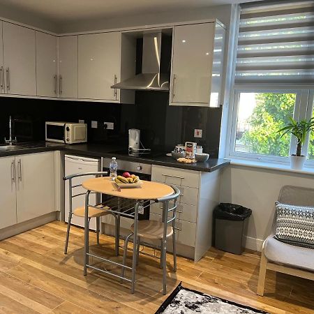 Mj Serviced Apartment Up To 6 Guest - Luxurious Living In West London Next To Tube Station & Central London Hanwell Extérieur photo