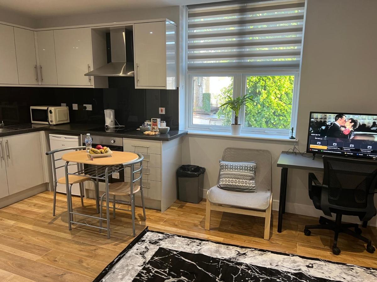 Mj Serviced Apartment Up To 6 Guest - Luxurious Living In West London Next To Tube Station & Central London Hanwell Extérieur photo